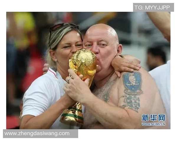 足球明星徐弘签字活动盛况空前吸引众多球迷热情参与与互动