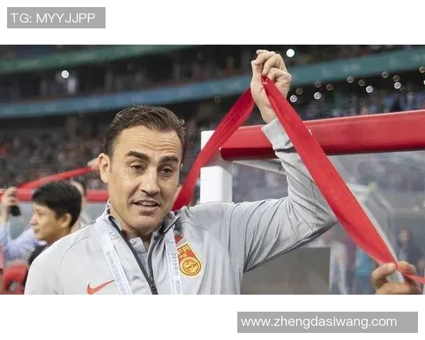 足球明星展现肌肉魅力视频引发热议球迷纷纷点赞称赞健身效果显著