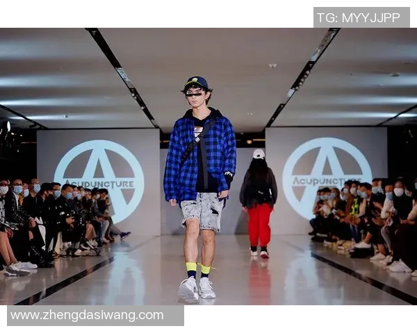 潮流与运动的完美结合潮牌足球明星短袖引领时尚新风潮