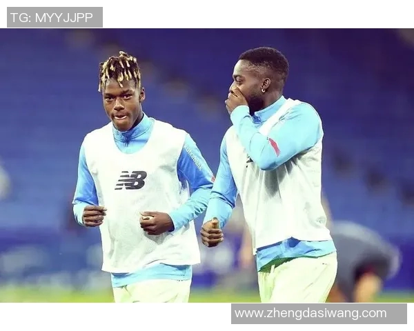 真正优雅的足球明星如何在赛场内外展现风采与魅力